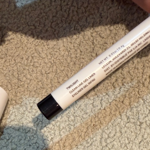 ILIA - 2 liquid eyeshadows, 1 multi use stick, 1 eyeliner - new! - Picture 5 of 5